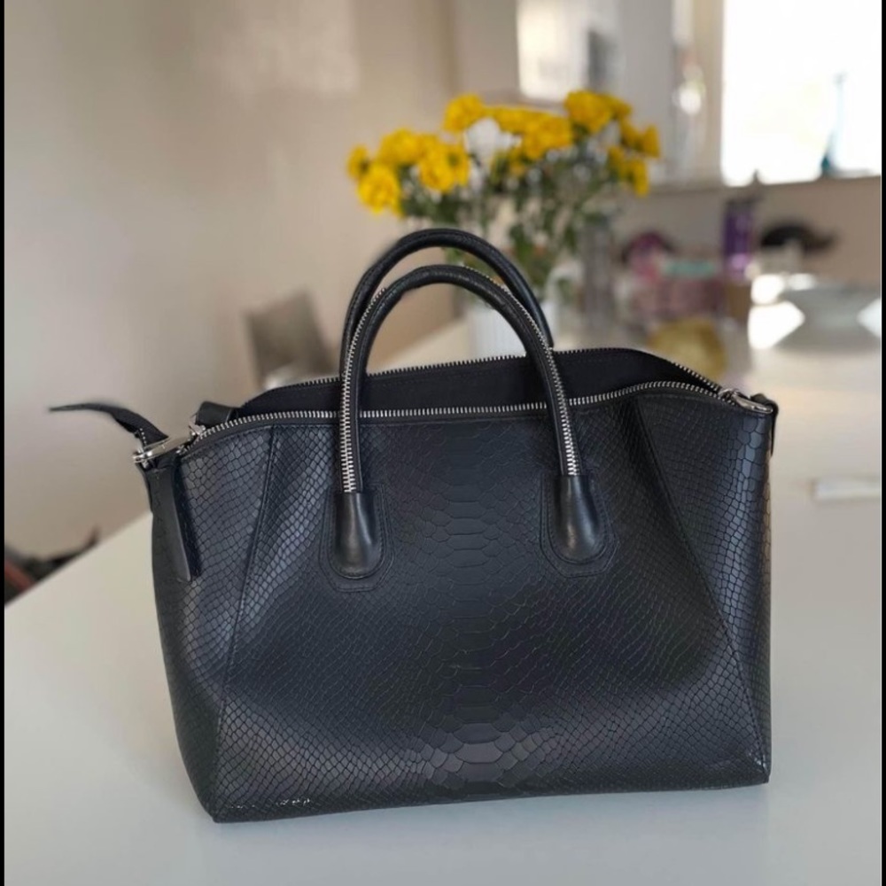 Leowulff Faux Croc with zipper Handle Detail